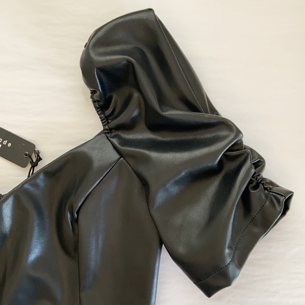New Faux leather mini skirt & puff sleeve top set - Picture 6 of 7